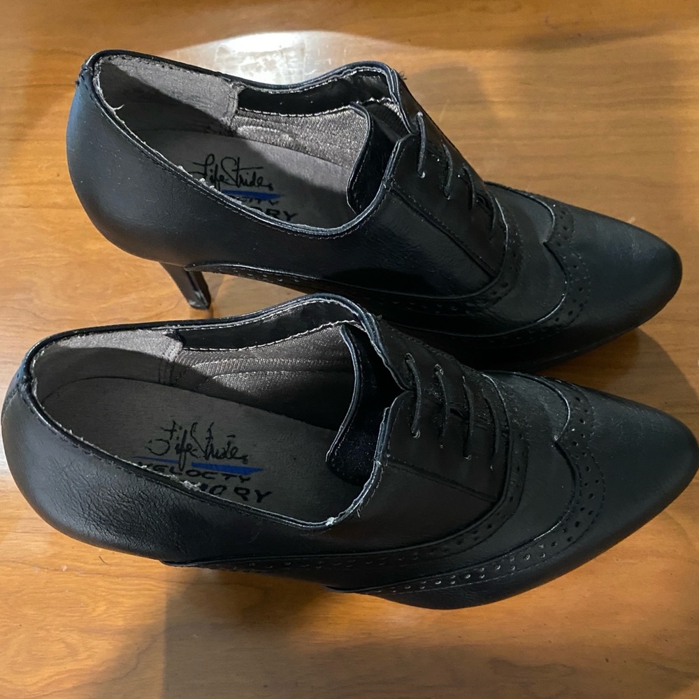 Life Stride Black Heels Classic Design